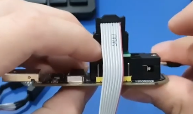 Bajar Palanca de Programador con el cable de pinza conectado